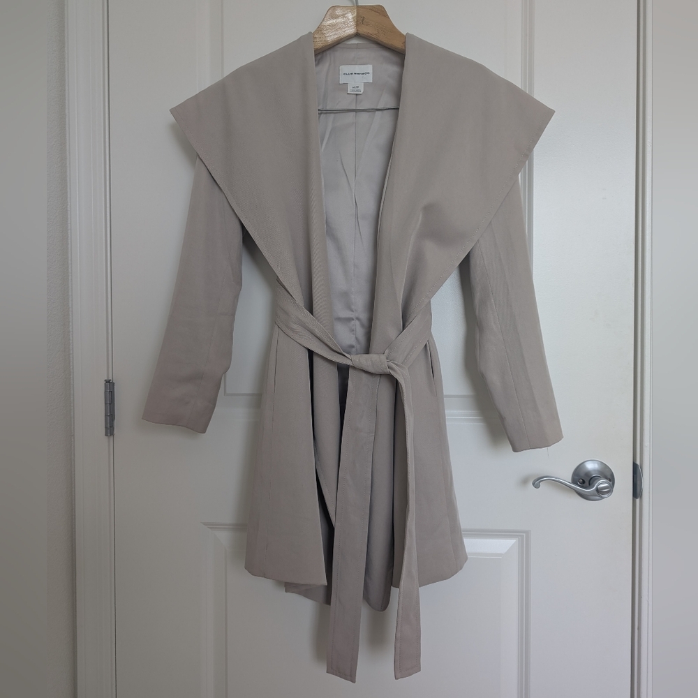 Club Monaco Tan / Beige Trench Coat Size XS